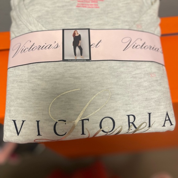 Love Victoria’s Secret The Cozy Jogger PJ set - Picture 3 of 5